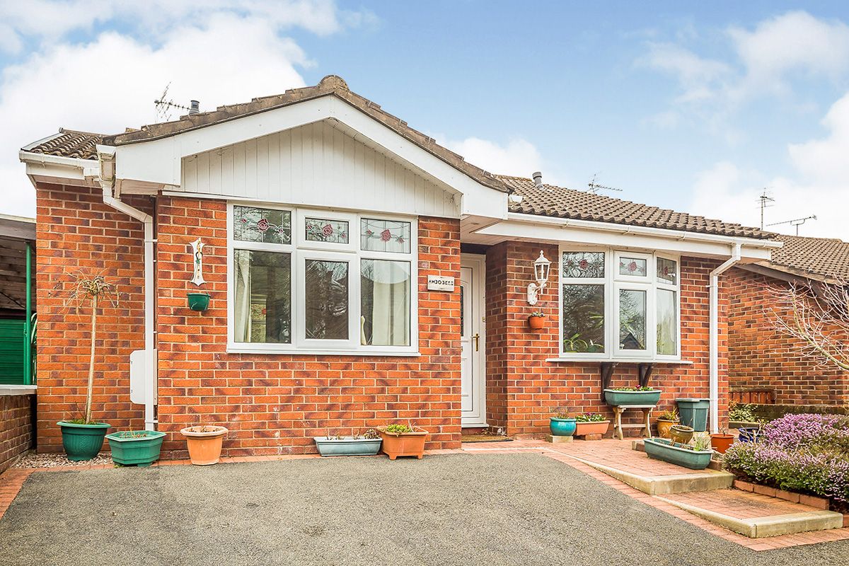 3 bed bungalow for sale in Bronygarth Road, Weston Rhyn, Oswestry