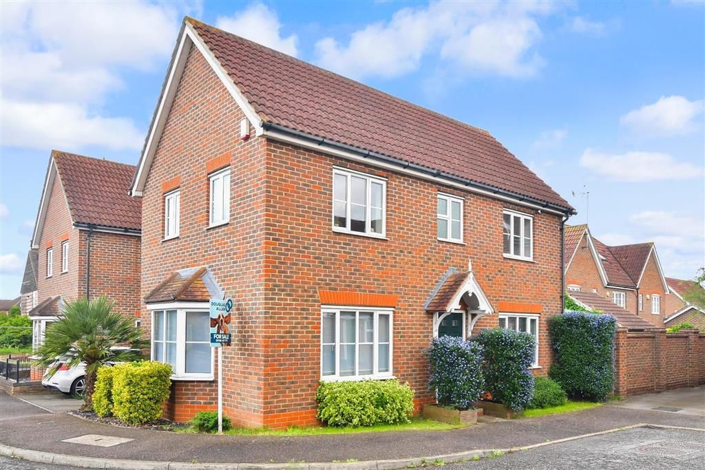 3 bed linkdetached house for sale in Cavendish Gardens, Aveley, South