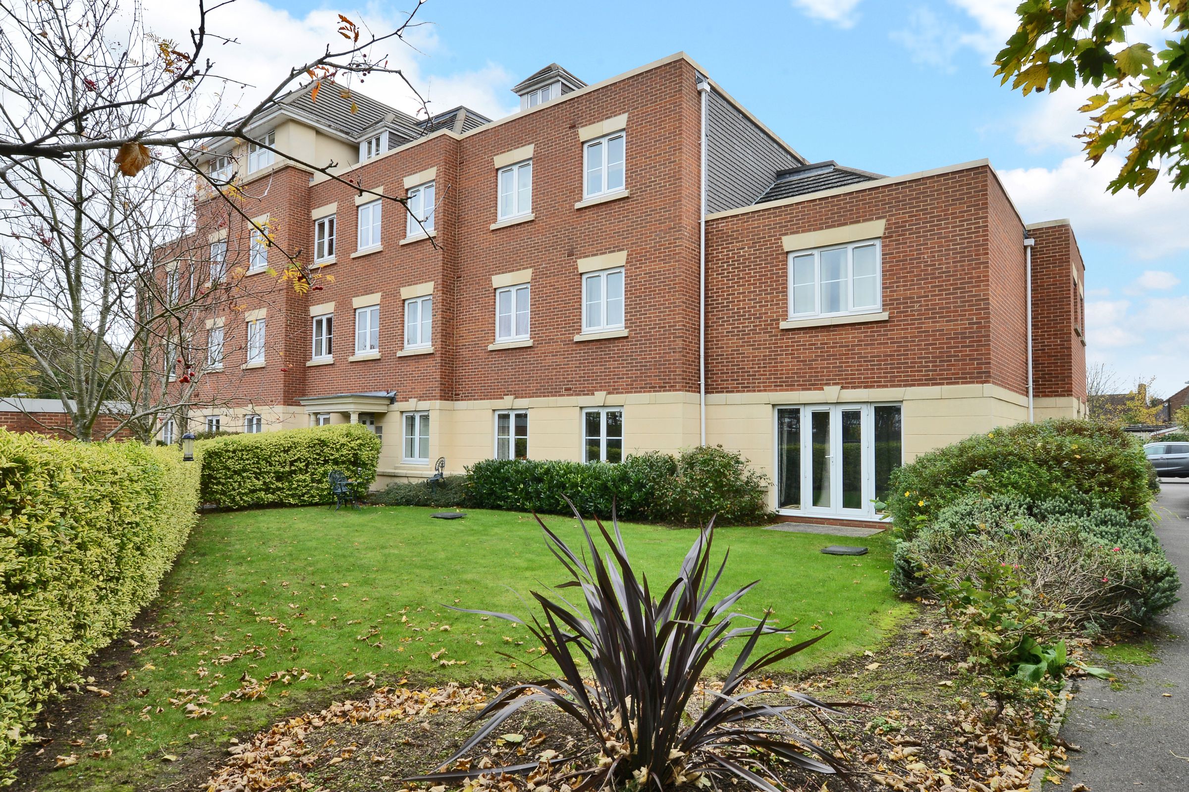 2 bed flat for sale in Toad Lane, Blackwater, Camberley GU17 Zoopla