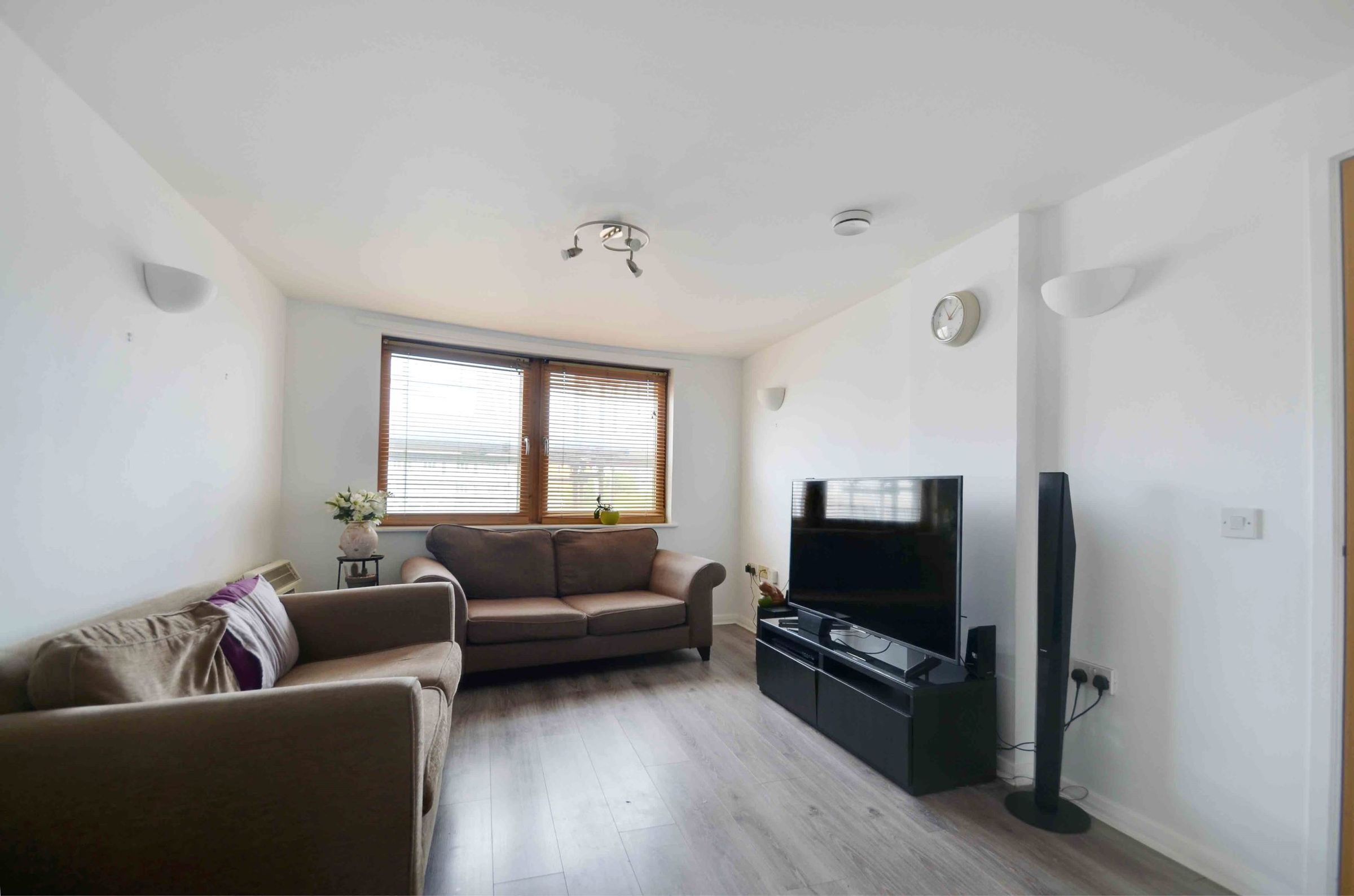2 bed flat for sale in Mallard House, Station Court, Townmead Road