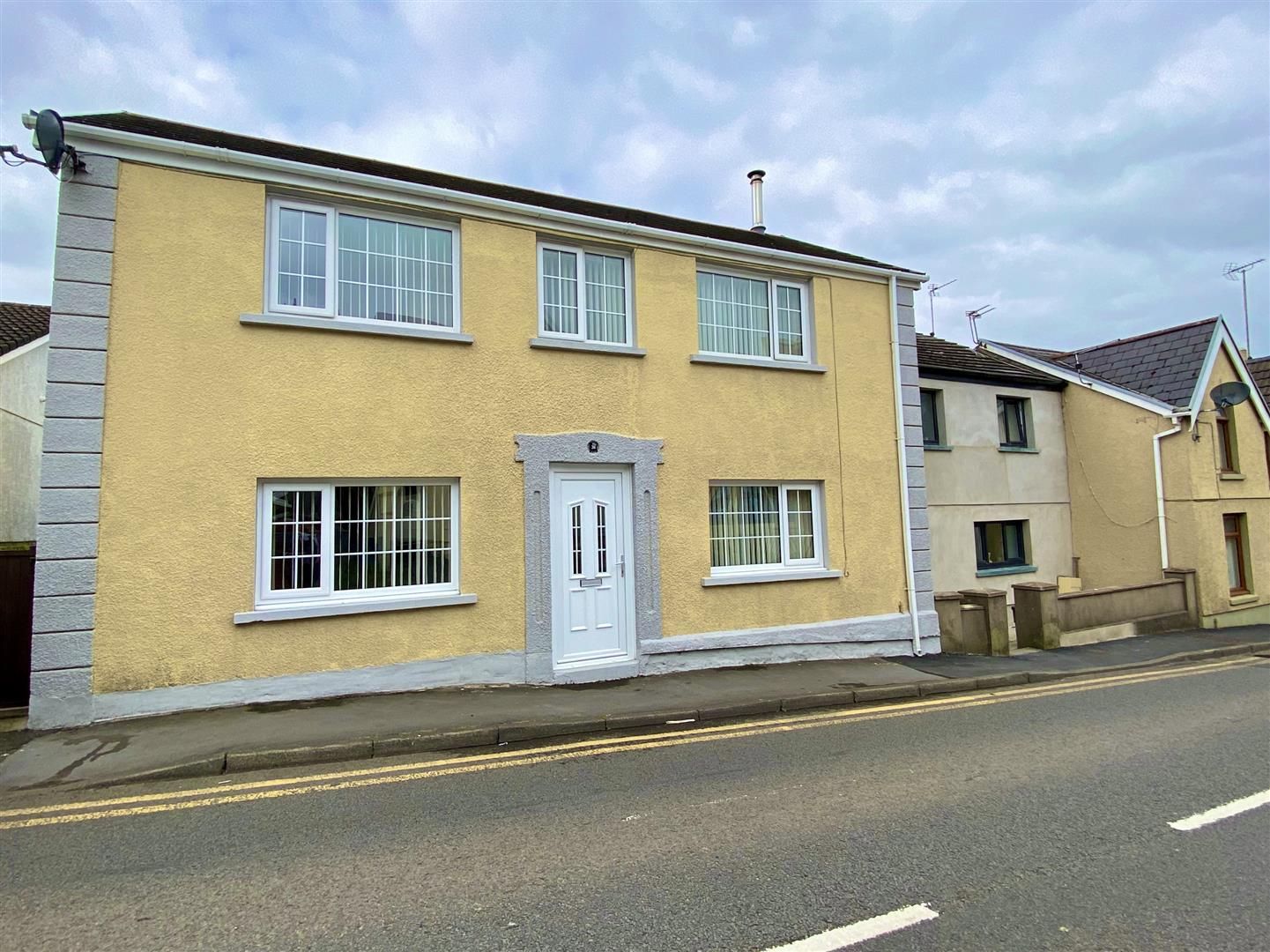 4 bed end terrace house for sale in Forde Court, Causeway Street