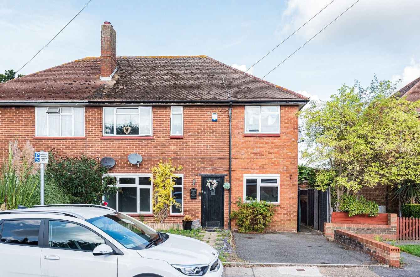 2 bed for sale in The Larches, Hillingdon, Uxbridge UB10