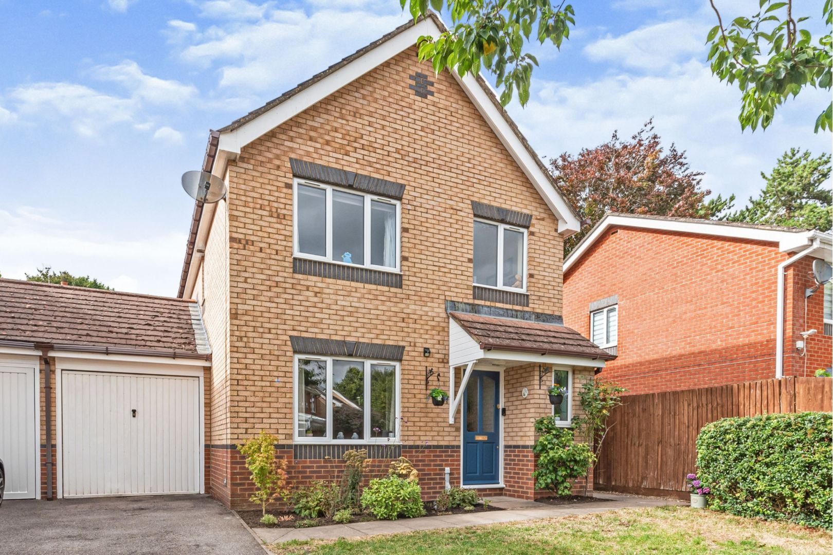 3 bed detached house for sale in Gillies Drive, Basingstoke RG24 Zoopla