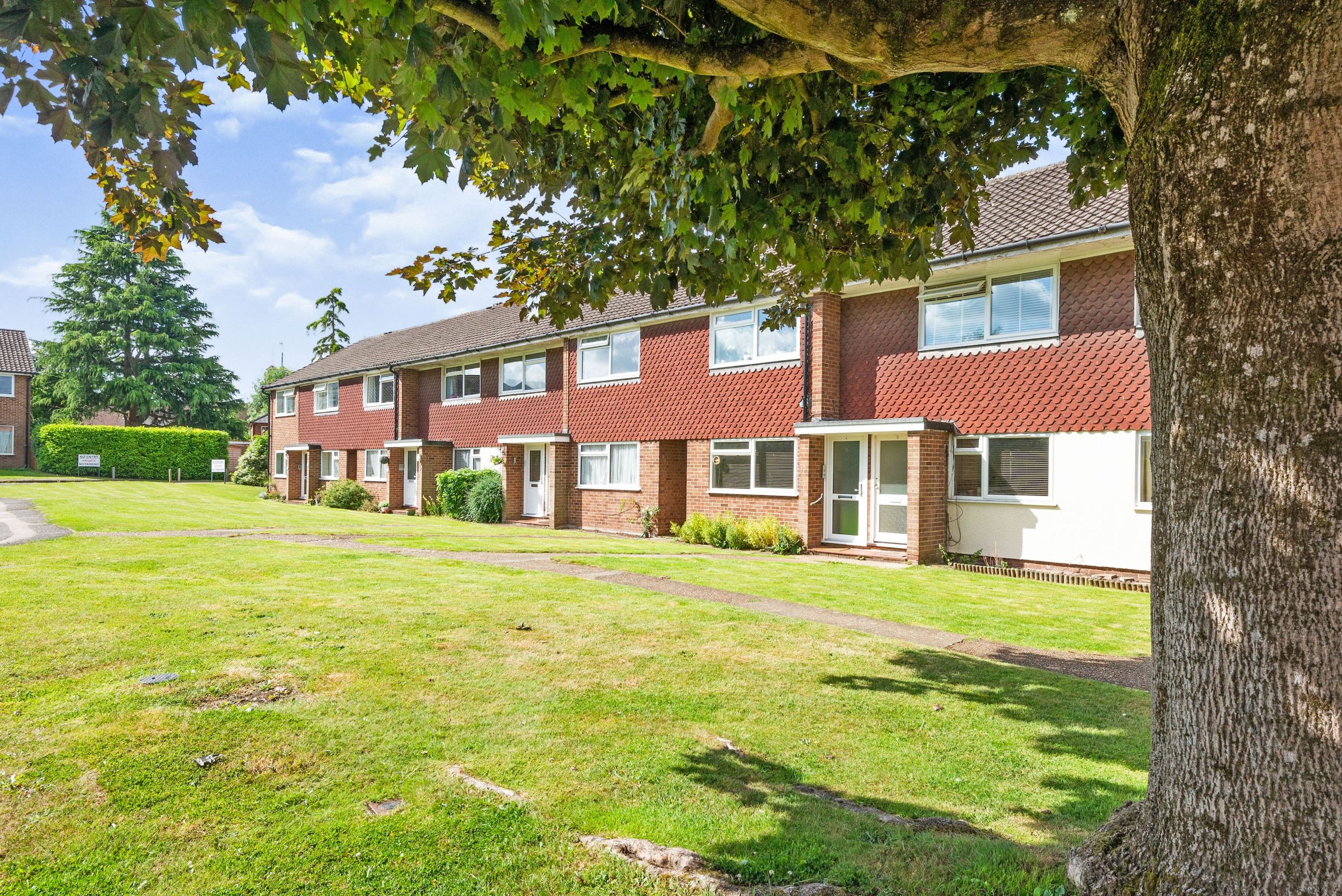 2 bed for sale in Russell Court, Leatherhead KT22 Zoopla