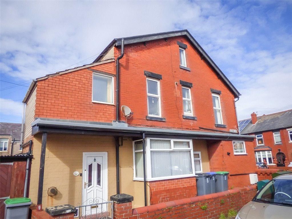 2 bed flat to rent in St. Annes Court, St. Annes Road, Blackpool FY4