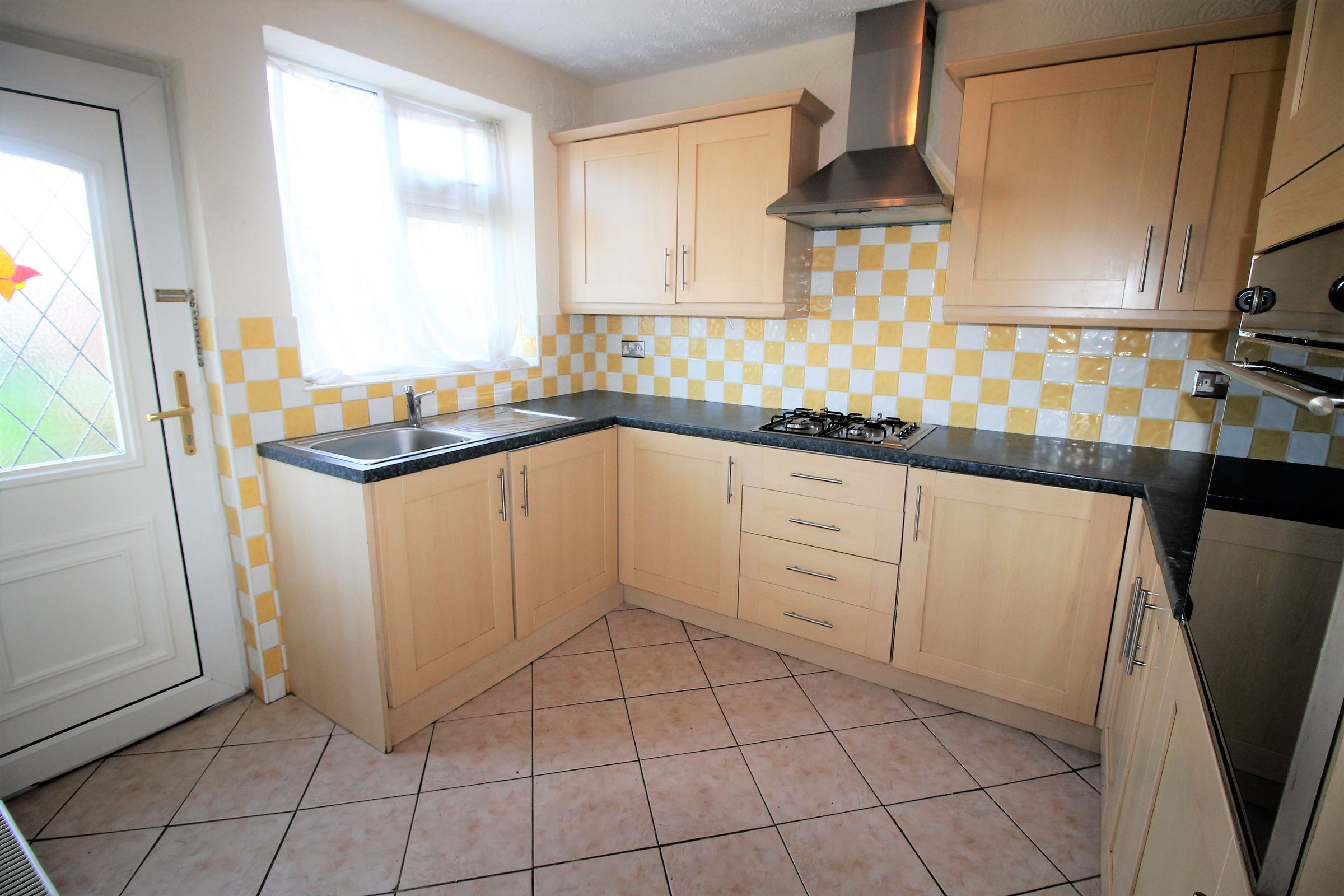 2 bed semidetached house to rent in Sandal Road, Conisbrough