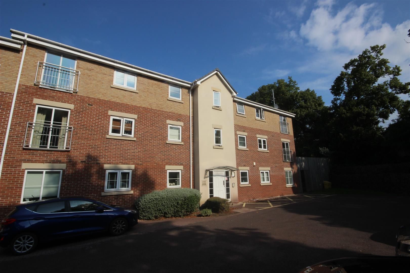 2 bed flat to rent in Golden Orchard, Halesowen B62 Zoopla