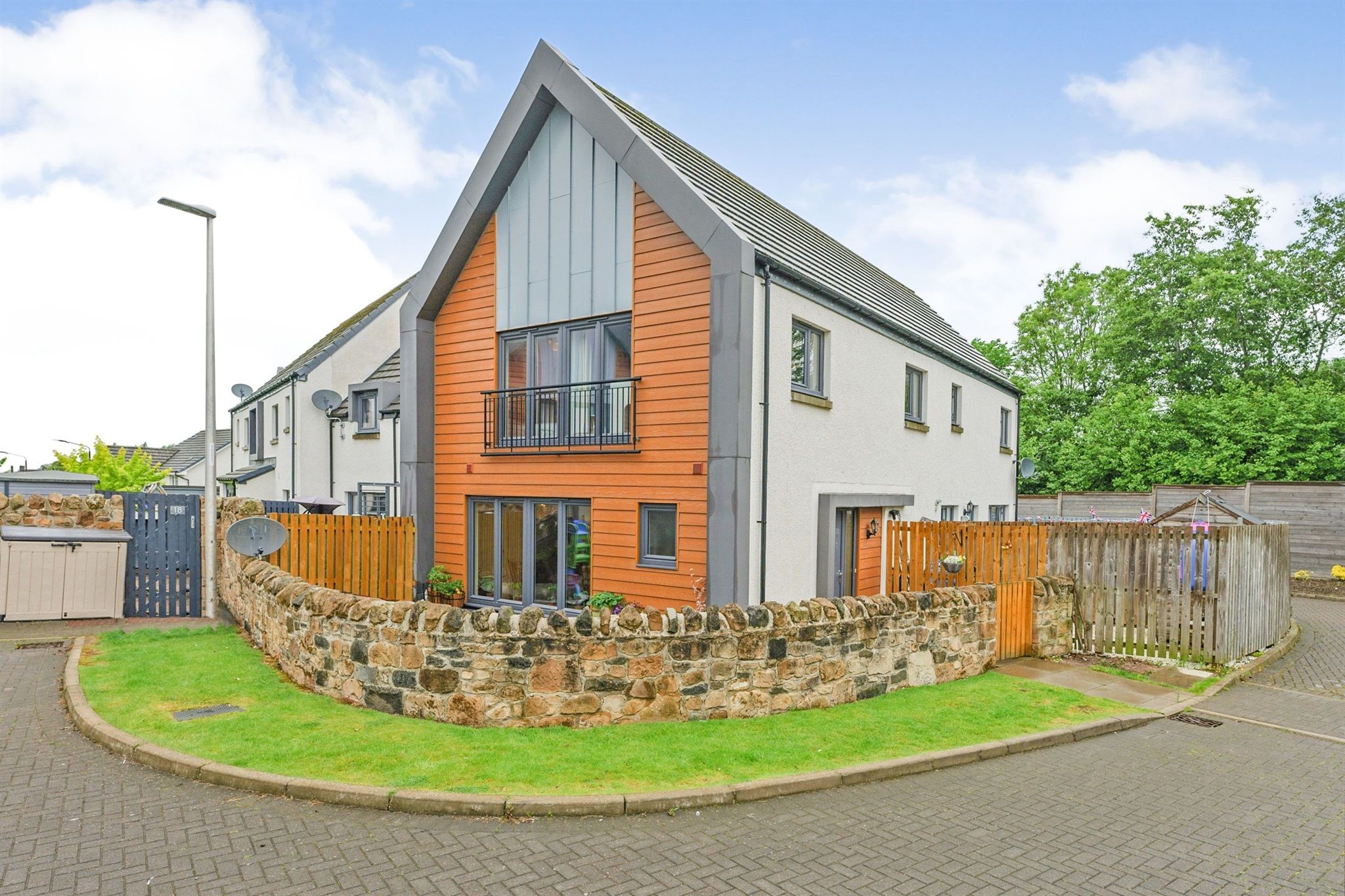 2 bed semidetached house for sale in Citizen Jaffray Court