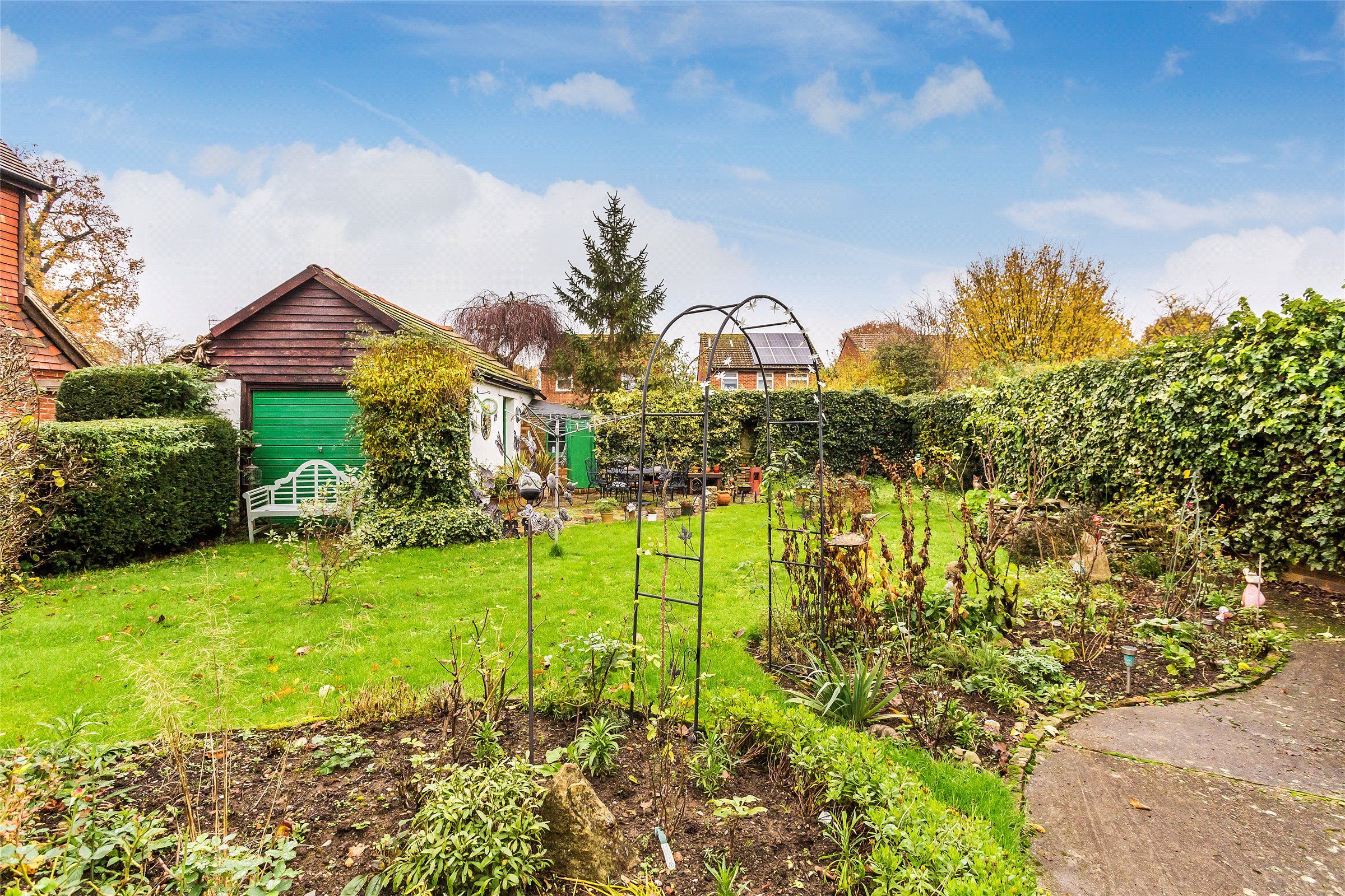 3 bed detached house for sale in Yew Tree Close, Horley Row, Horley, Surrey RH6 Zoopla