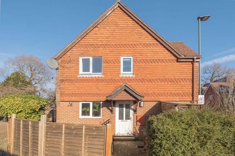 2 bed flat to rent in Tavern Court, Fernhurst, Haslemere GU27 Zoopla