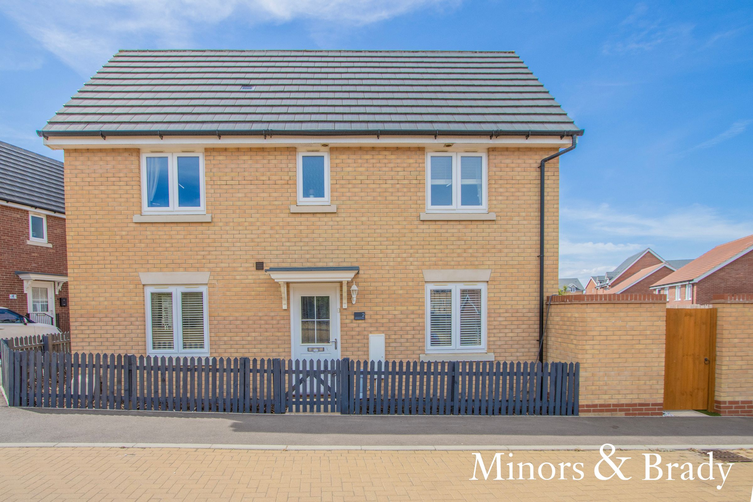 3 bed semidetached house for sale in Whiskerd Way, Costessey, Norwich