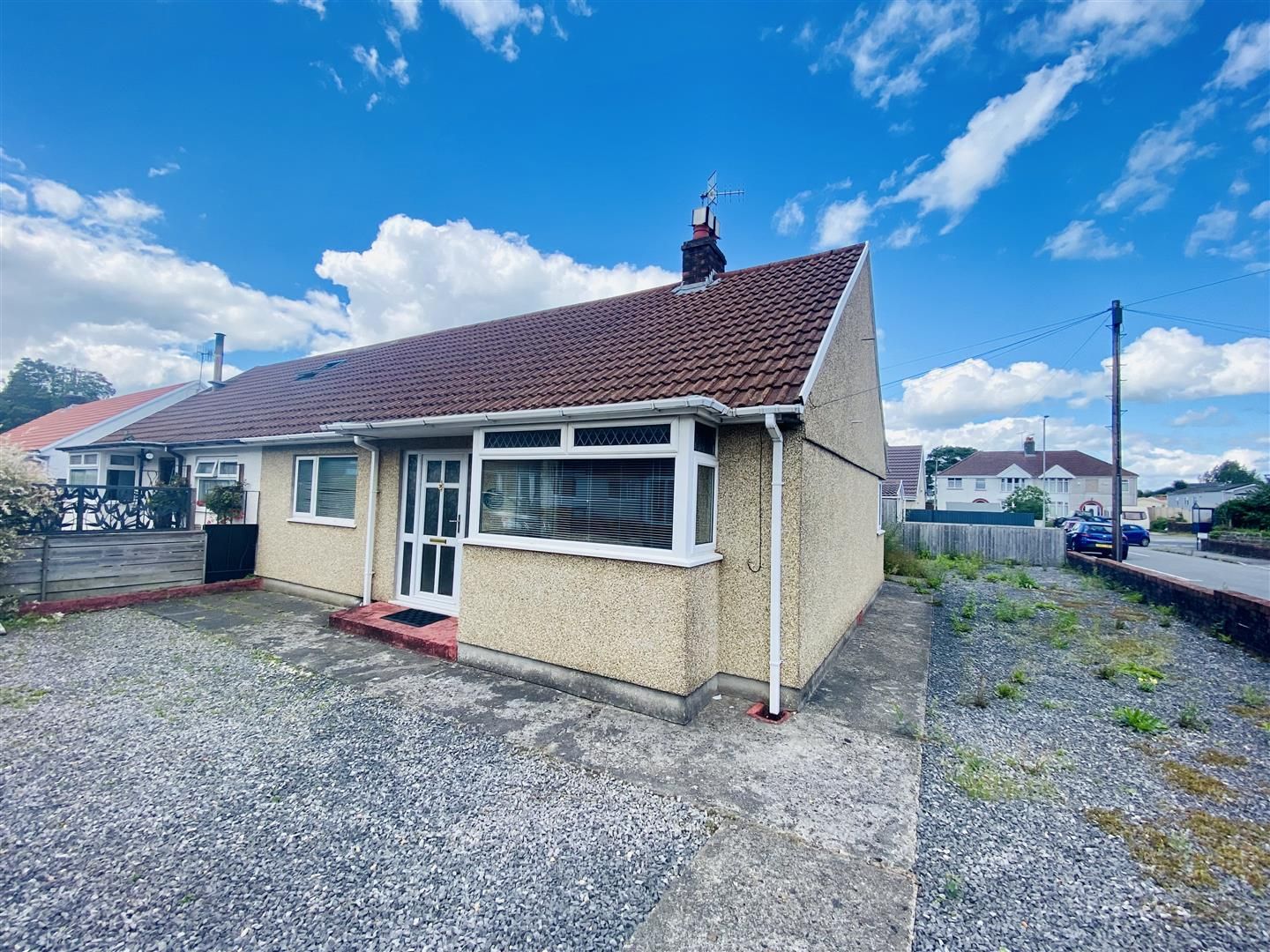 2 bed semidetached bungalow for sale in Derwen Close, Waunarlwydd