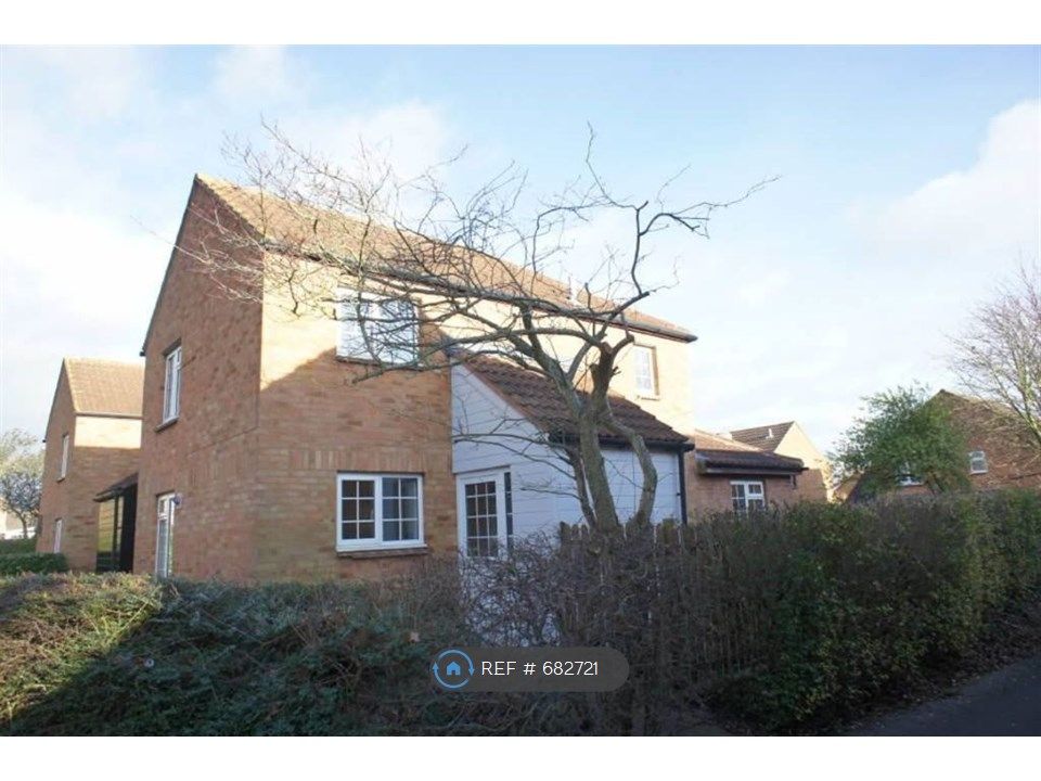 3 bed end terrace house to rent in Longcross, Pennyland, Milton Keynes