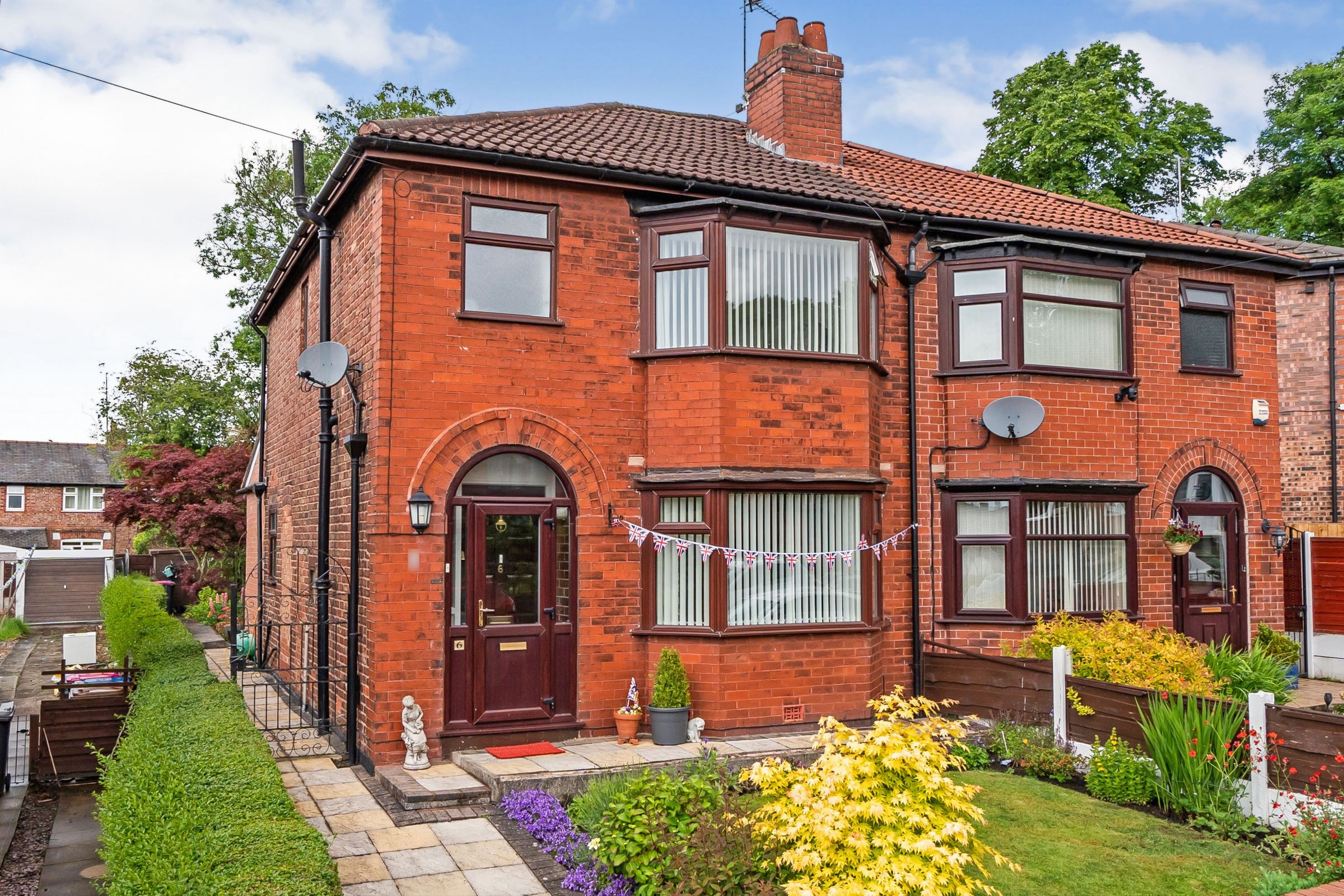 3 bed semidetached house for sale in Hart Hill Drive, Salford, Greater