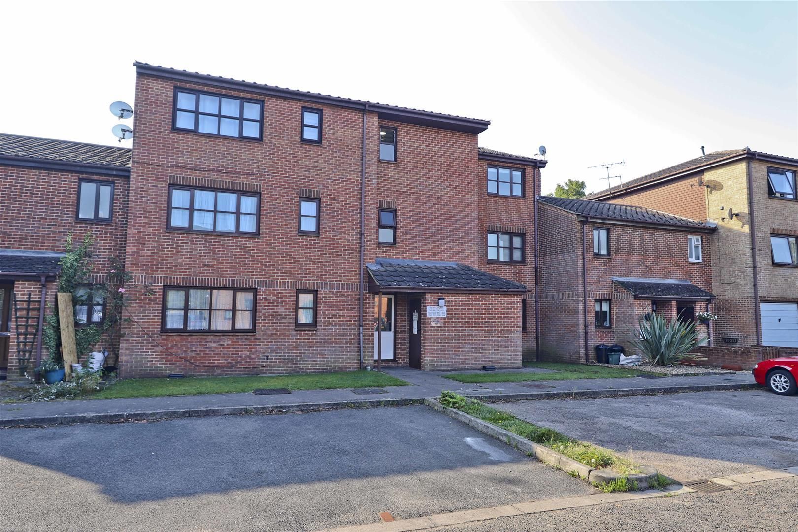 Studio to rent in Newcourt, Uxbridge UB8 Zoopla