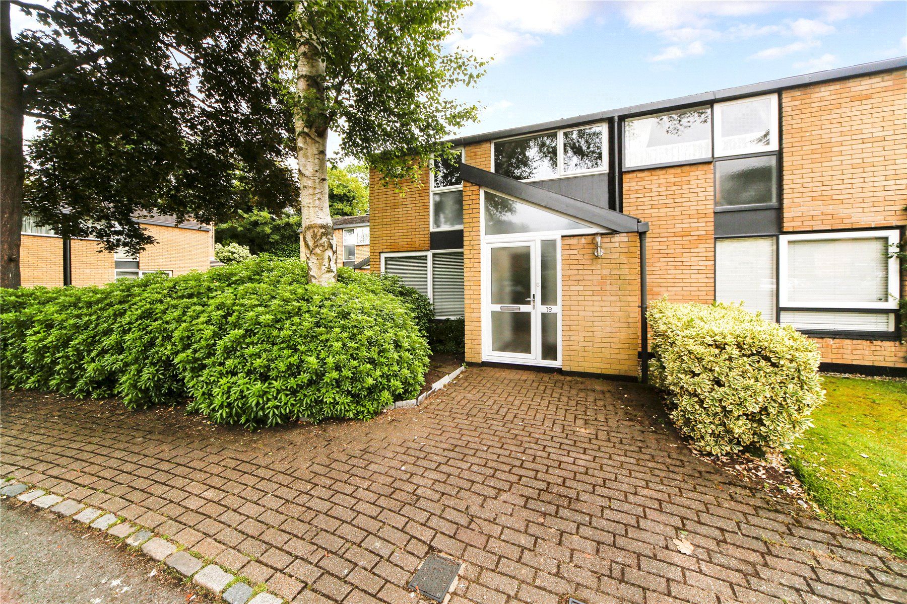 Holme Chase, Weybridge KT13  