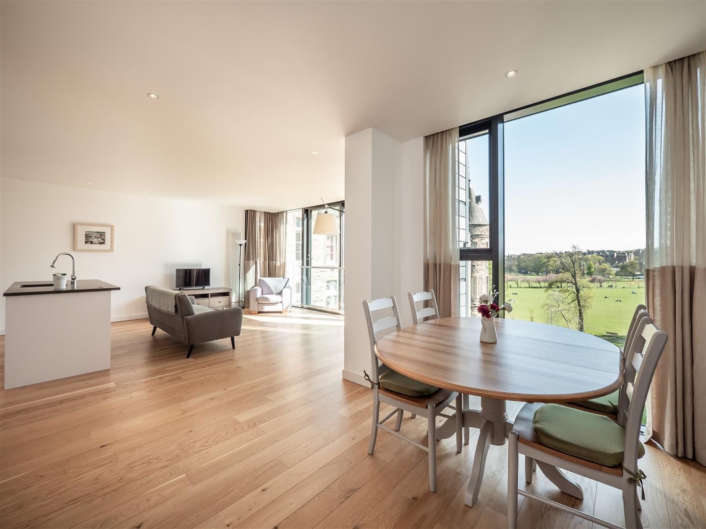 15/10 Simpson Loan, Edinburgh EH3