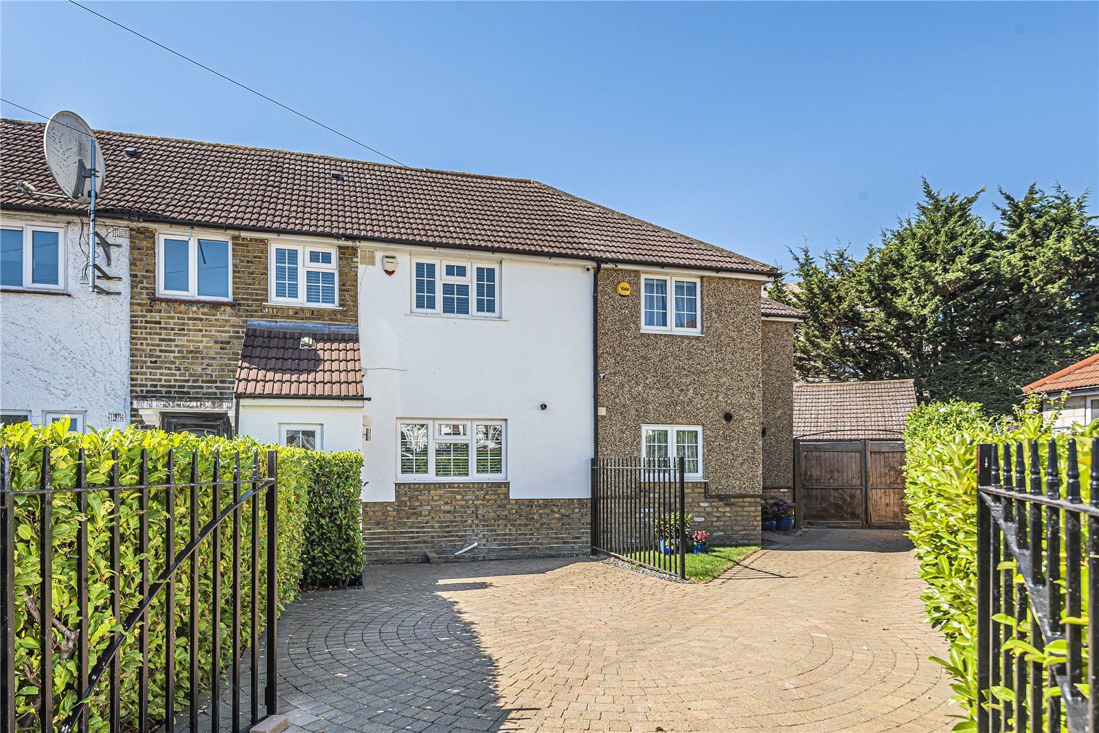 2 bed terraced house for sale in Brent Place, EN5 Zoopla