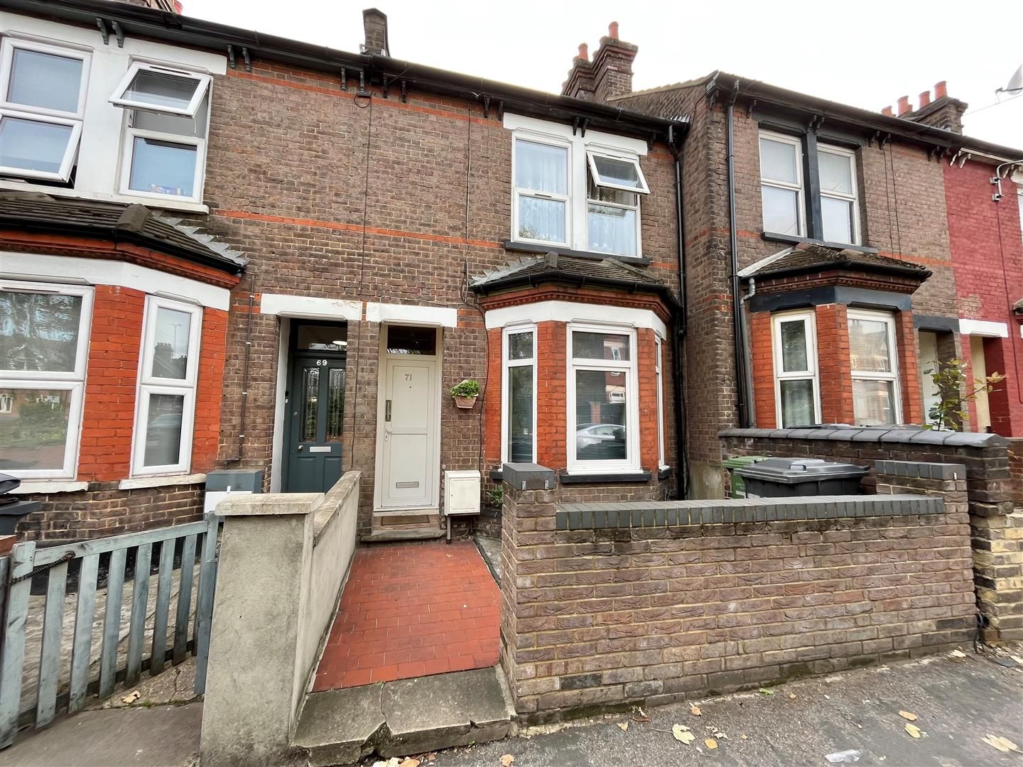 4 bed terraced house for sale in Dallow Road, Luton LU1 Zoopla
