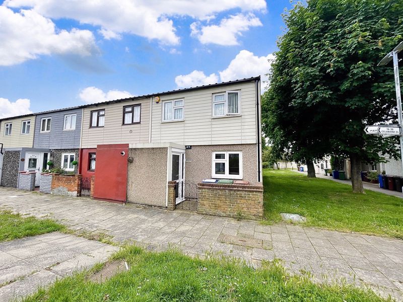 3 bed end terrace house for sale in Mayflower Close, South Ockendon