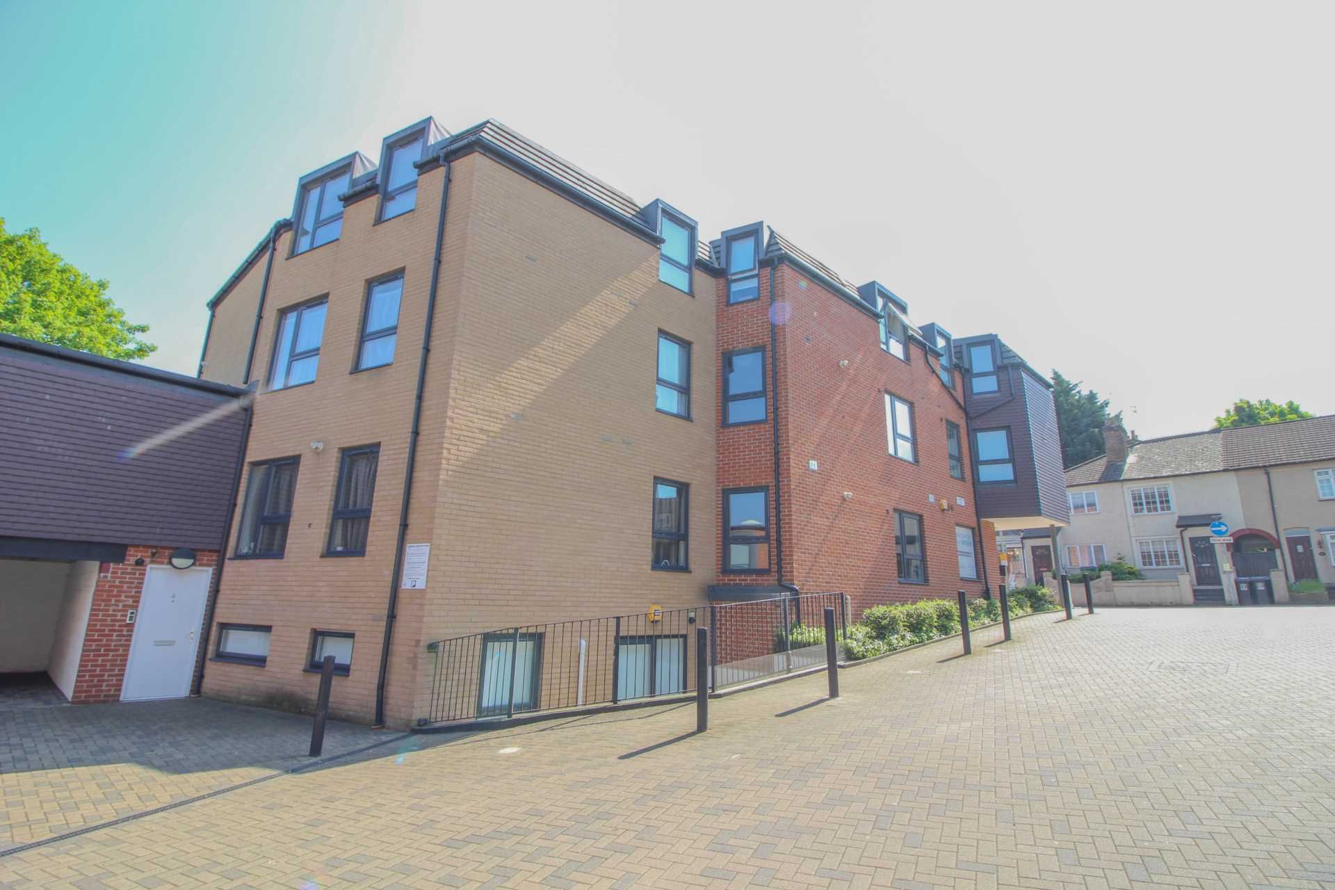 2 bed flat to rent in Brunel Court, Bushey WD19 Zoopla