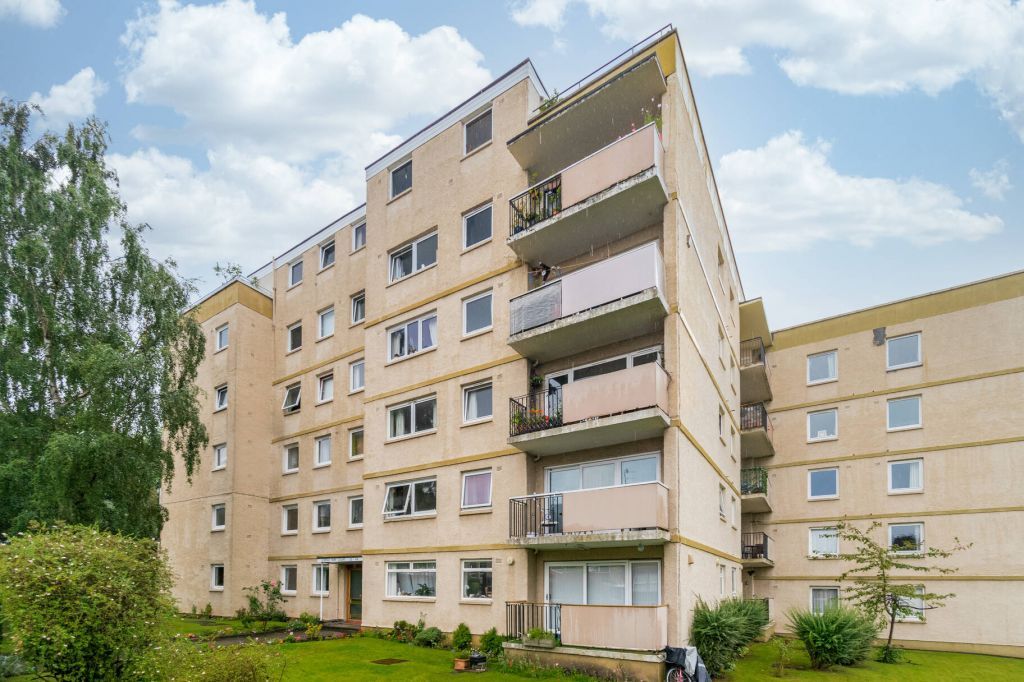 28 Queen's Park Court, Willowbrae, Edinburgh EH8