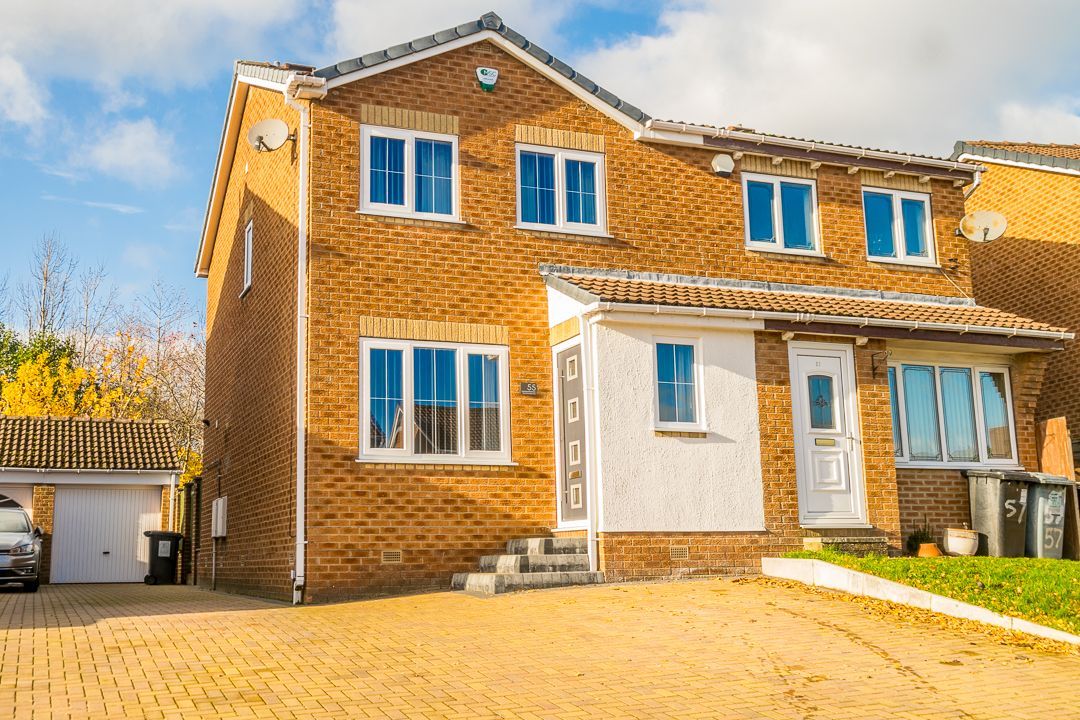 3 bed semidetached house for sale in Heatherdale Road, Tingley