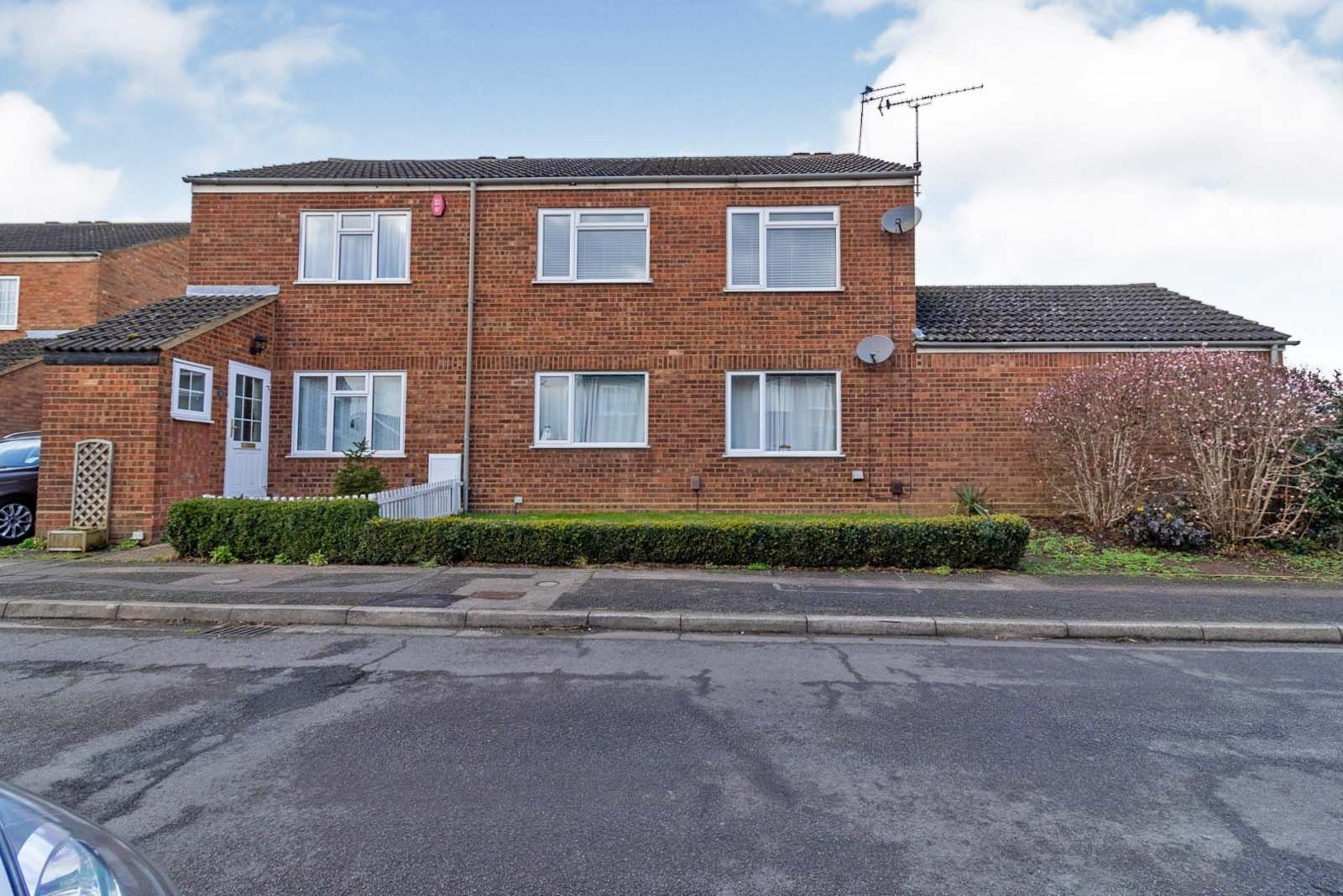 1 bed for sale in Almond Road, Leighton Buzzard