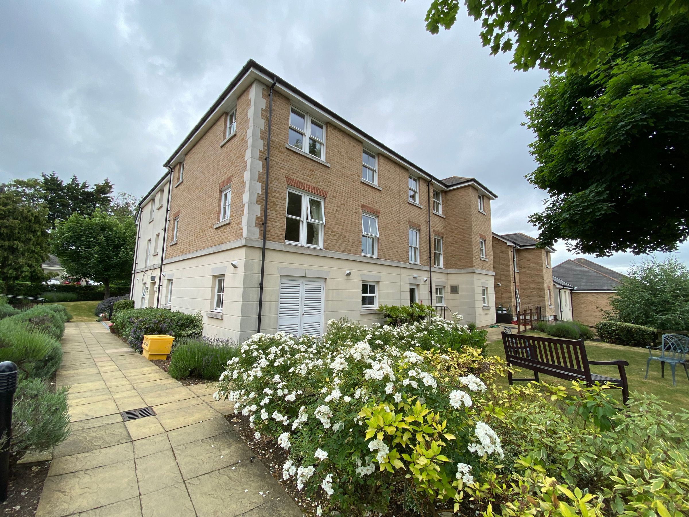 1 Bed Flat For Sale In Nelson Court Gravesend Da12 Zoopla
