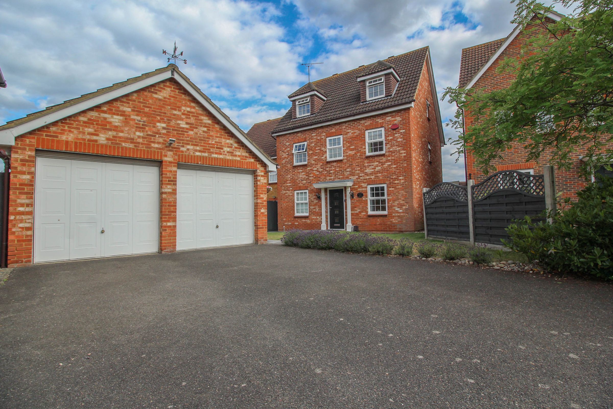 5 bed detached house for sale in Farne Drive, Wickford SS12 Zoopla