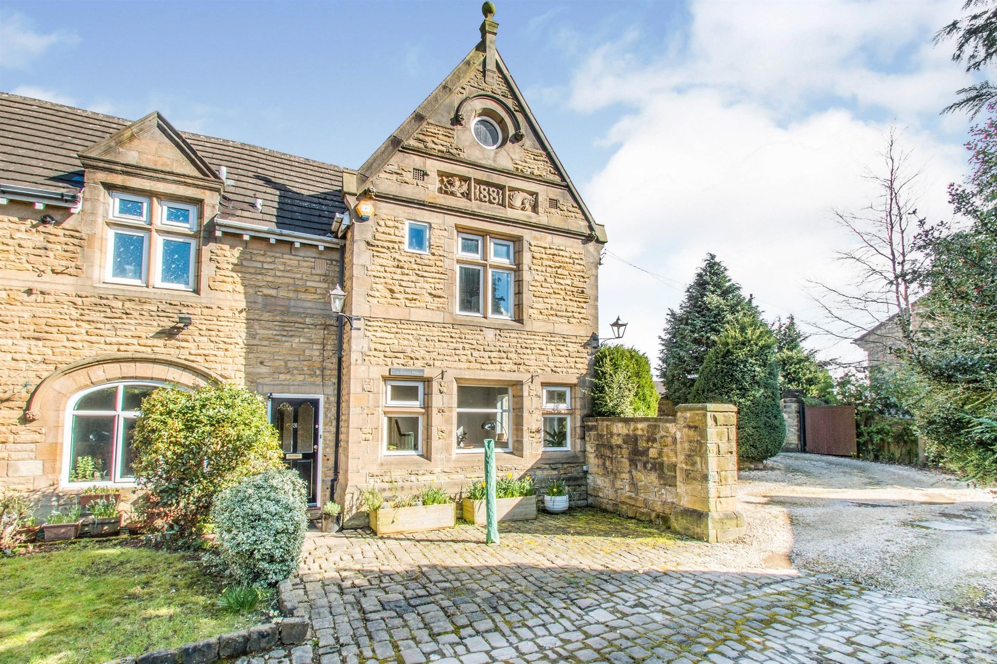 Asket Hill, Roundhay, Leeds LS8  