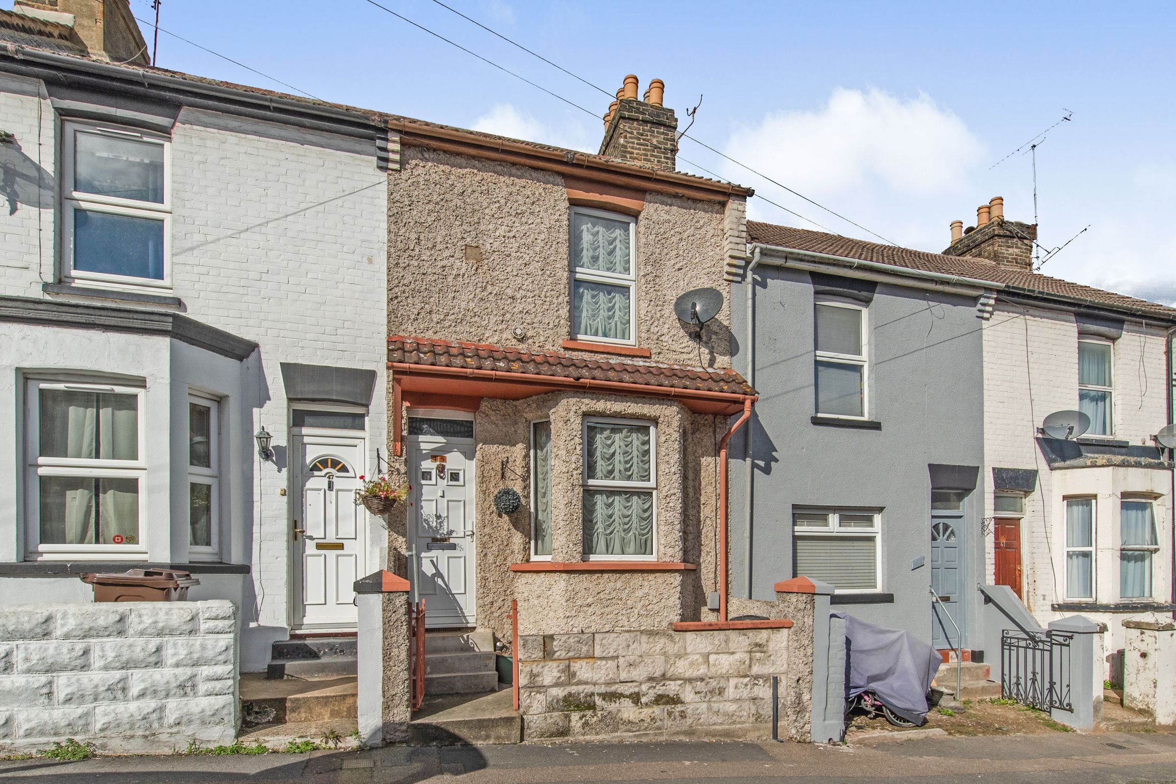 2 bed terraced house for sale in Baden Road, Gillingham ME7 Zoopla