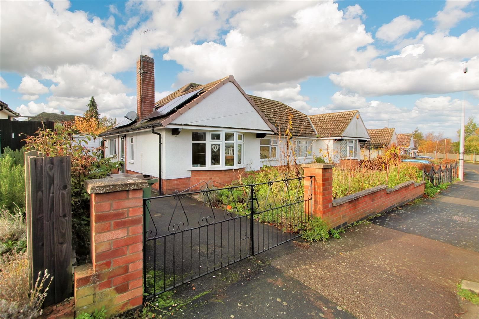 2 bed semidetached bungalow for sale in Lowcroft Drive, Oadby, Leicester LE2 Zoopla