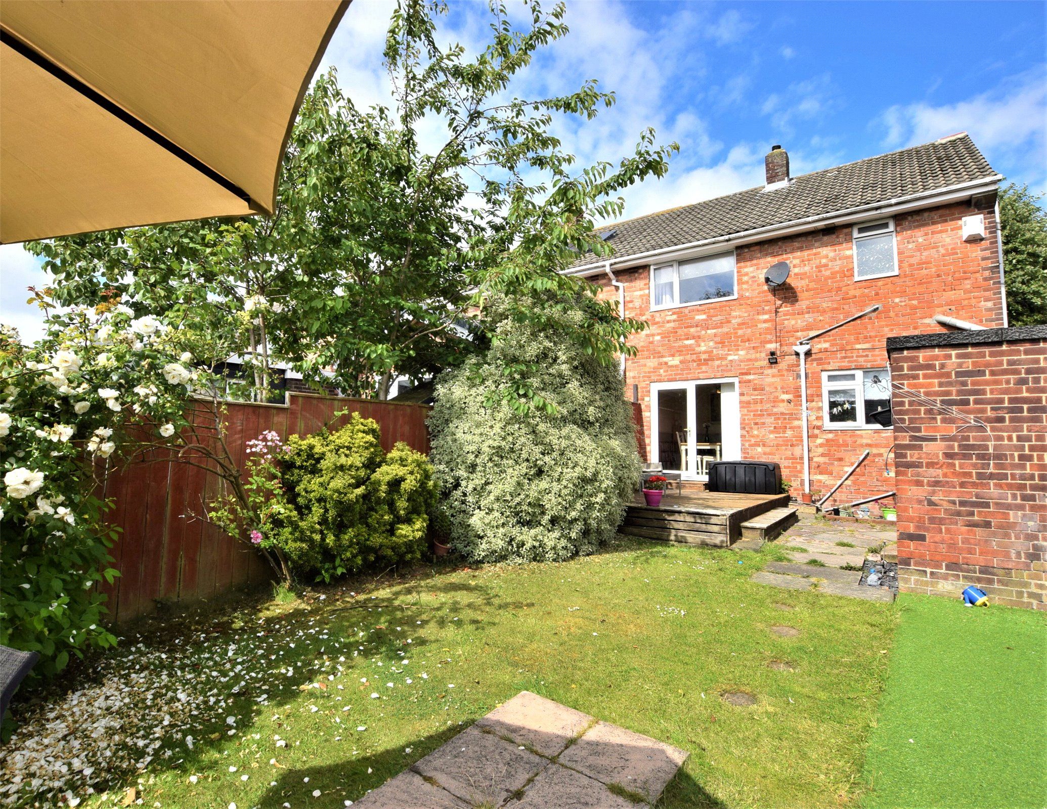 3 bed semidetached house for sale in Wealcroft, Leam Lane, Gateshead