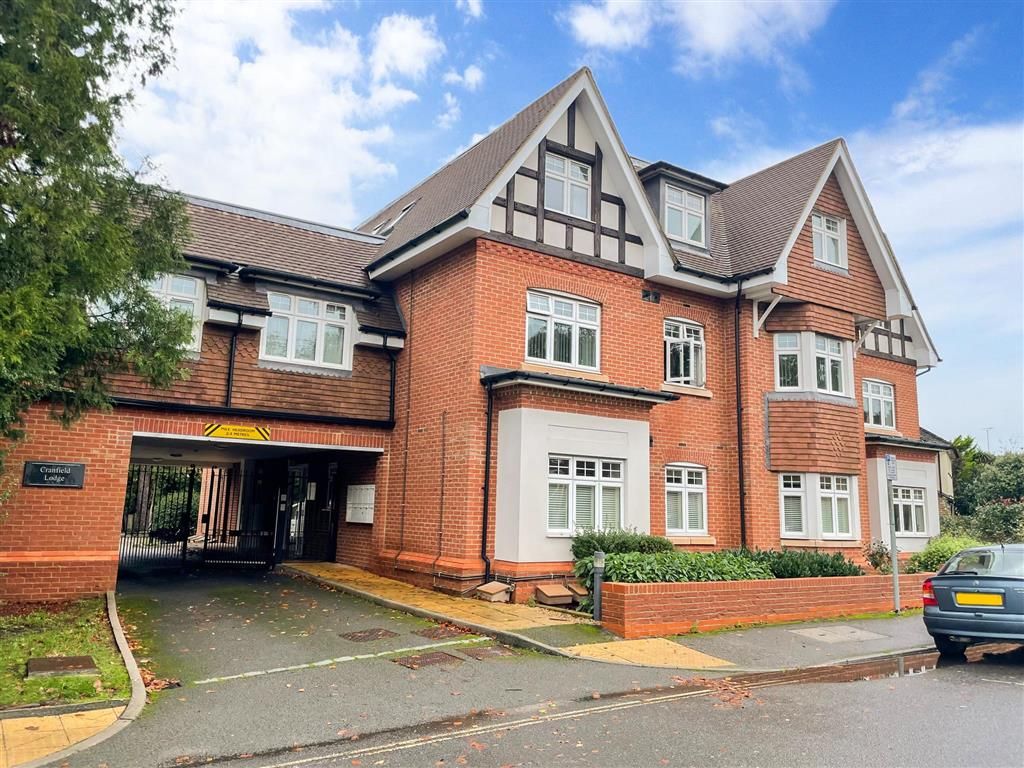 2 bed flat for sale in Maypole Road, East Grinstead, West Sussex RH19