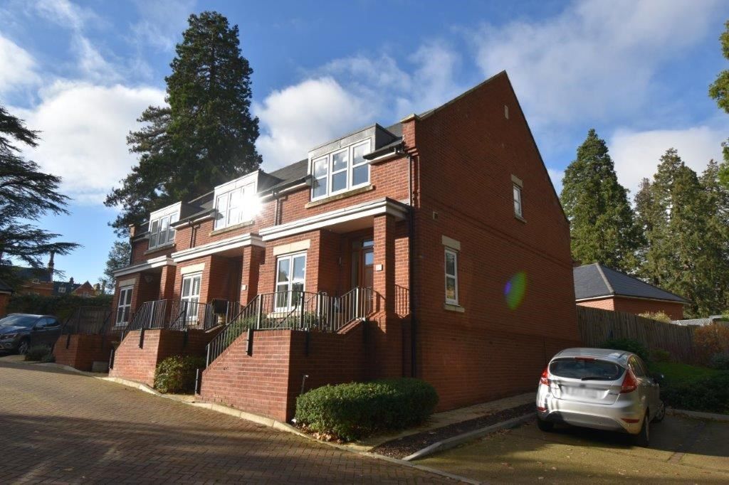 3 bed end terrace house to rent in Tomlinson Court, Welwyn AL6 Zoopla