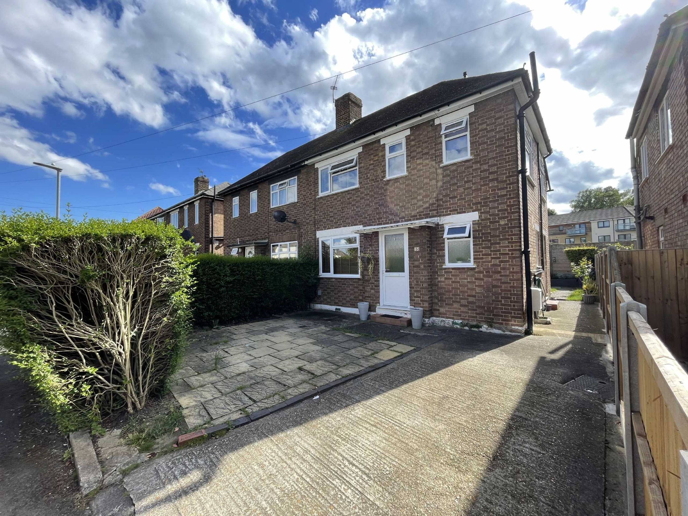 3 bed semidetached house for sale in Common Rise, Hitchin