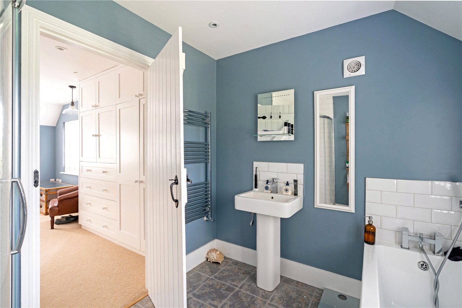 4 bed semidetached house for sale in Sawyard Cottages, Sheffield Park