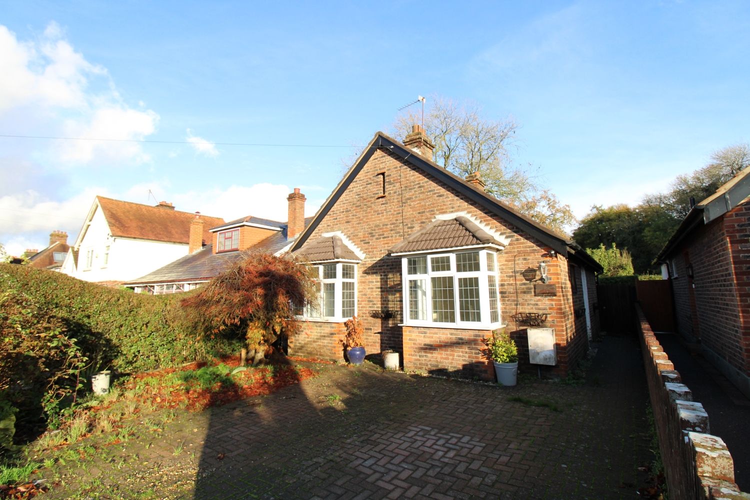 2 bed detached bungalow to rent in Lower Kingswood, Tadworth, Surrey