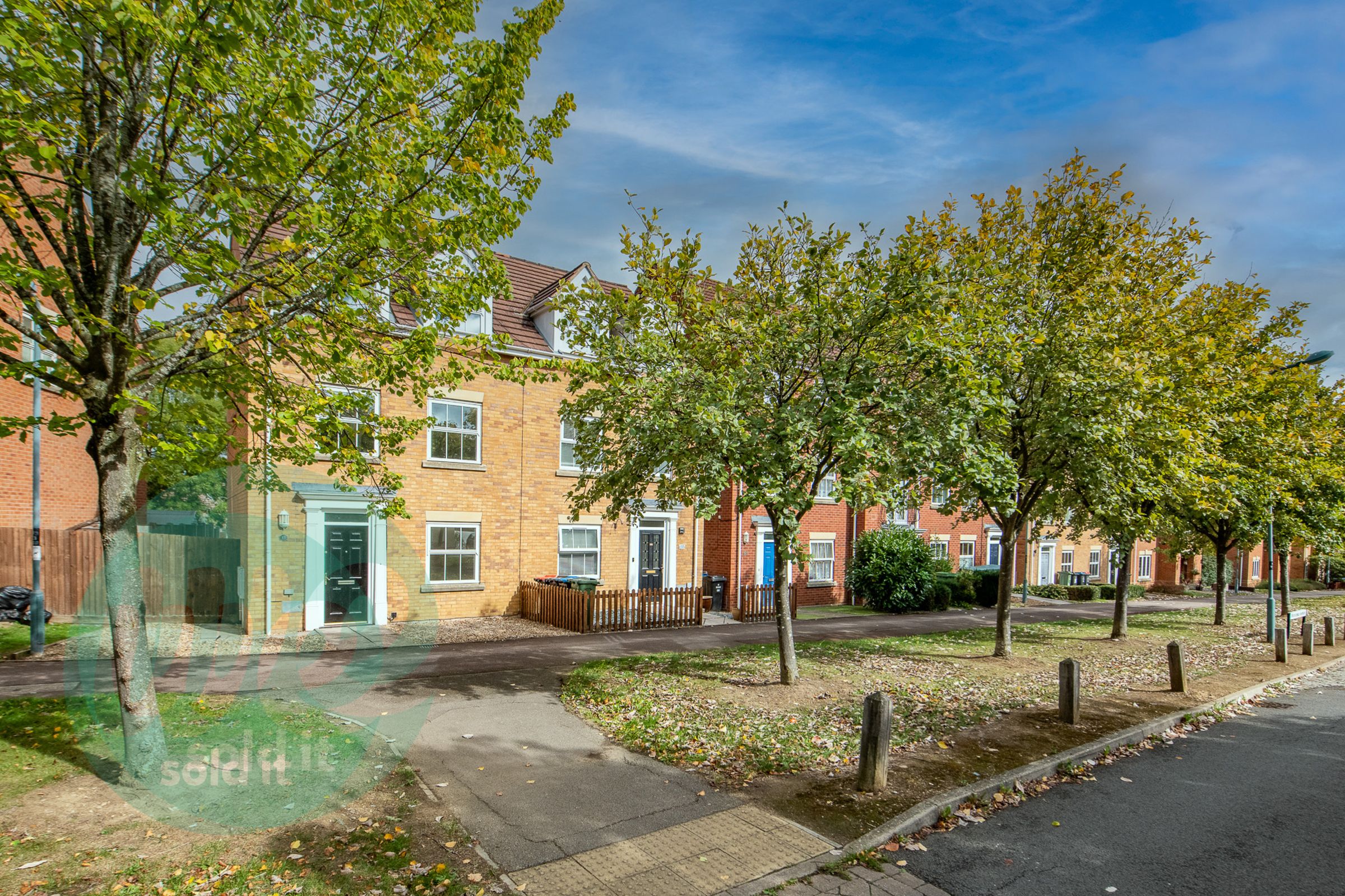 4 bed semidetached house for sale in Wickstead Avenue, Grange Farm