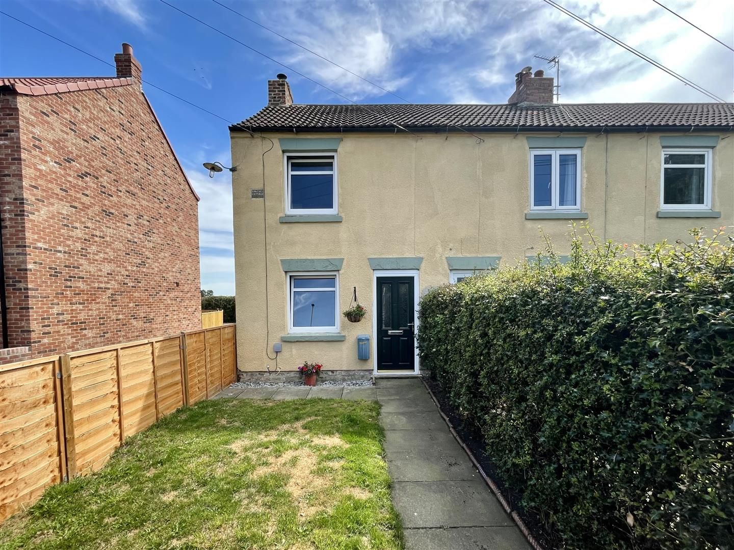 2 bed end terrace house for sale in School Terrace, Carlton Miniott