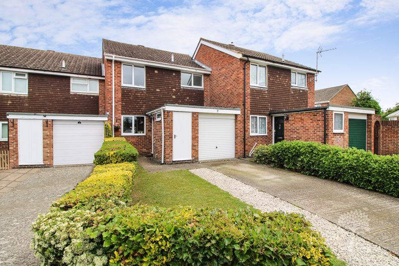 3 bed terraced house for sale in Robertsfield, Thatcham RG19 Zoopla