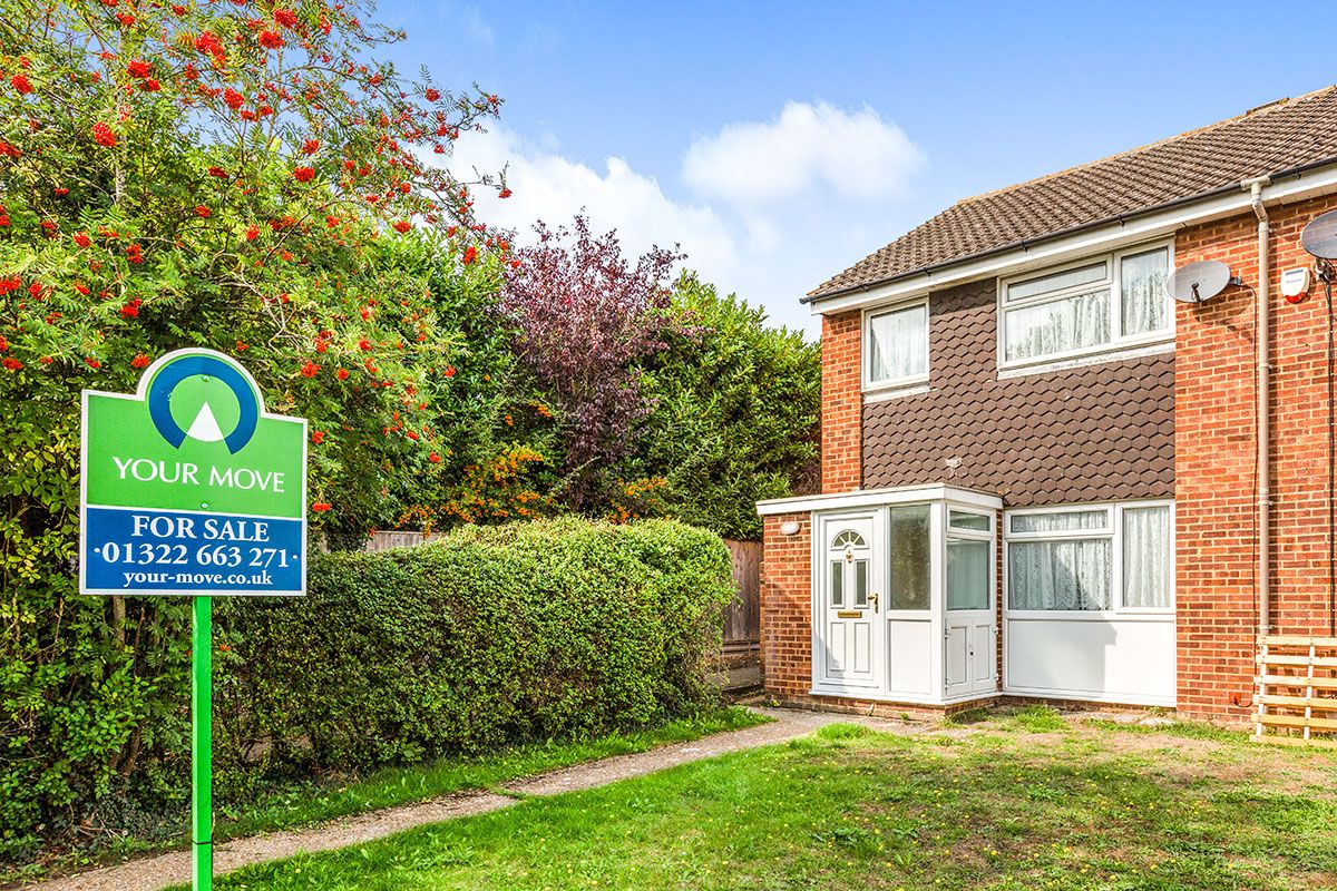 3 bed end terrace house for sale in Claremont Road, Hextable, Swanley