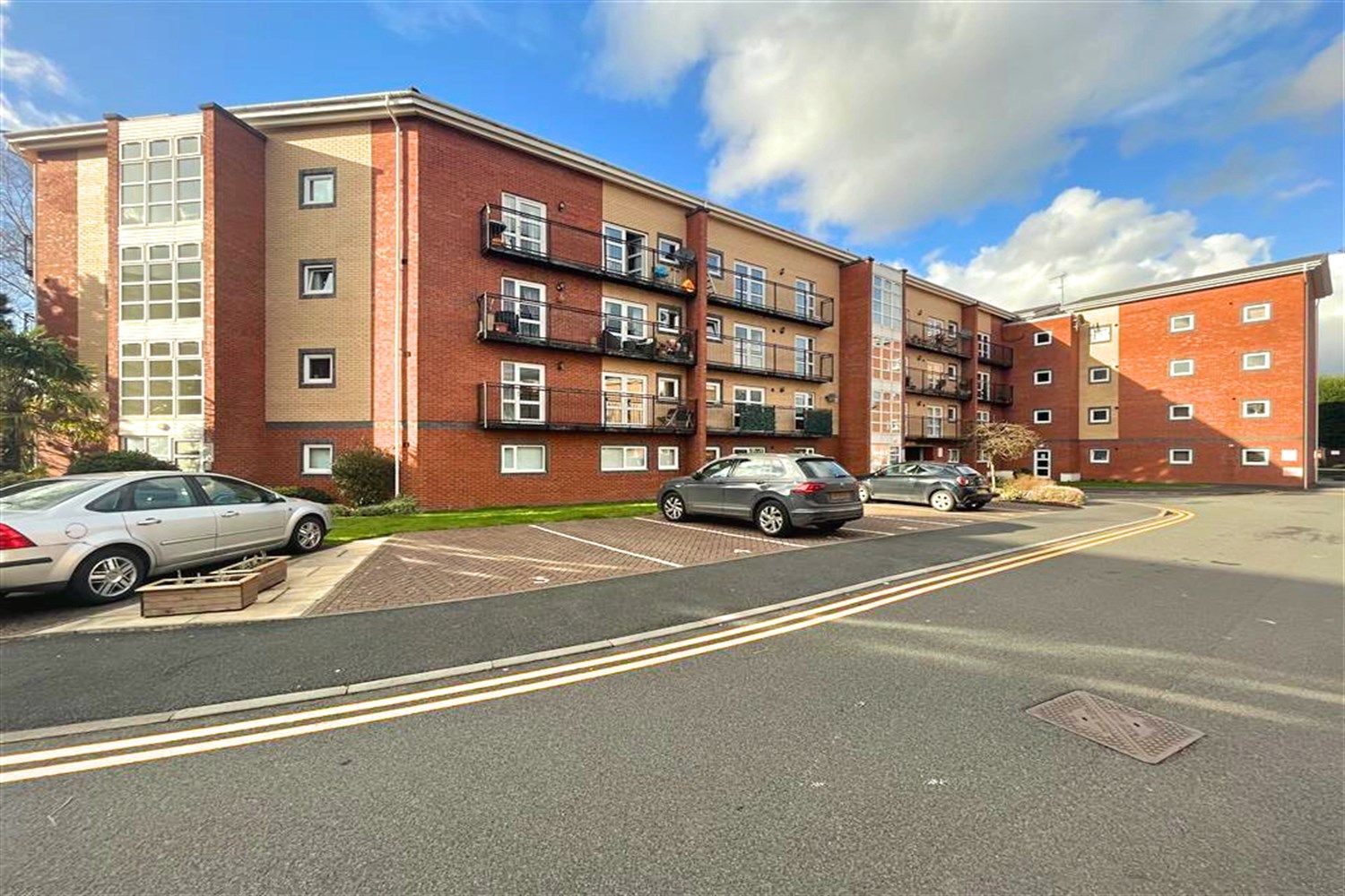 2 bed flat for sale in Wharf Road, Sale M33 Zoopla
