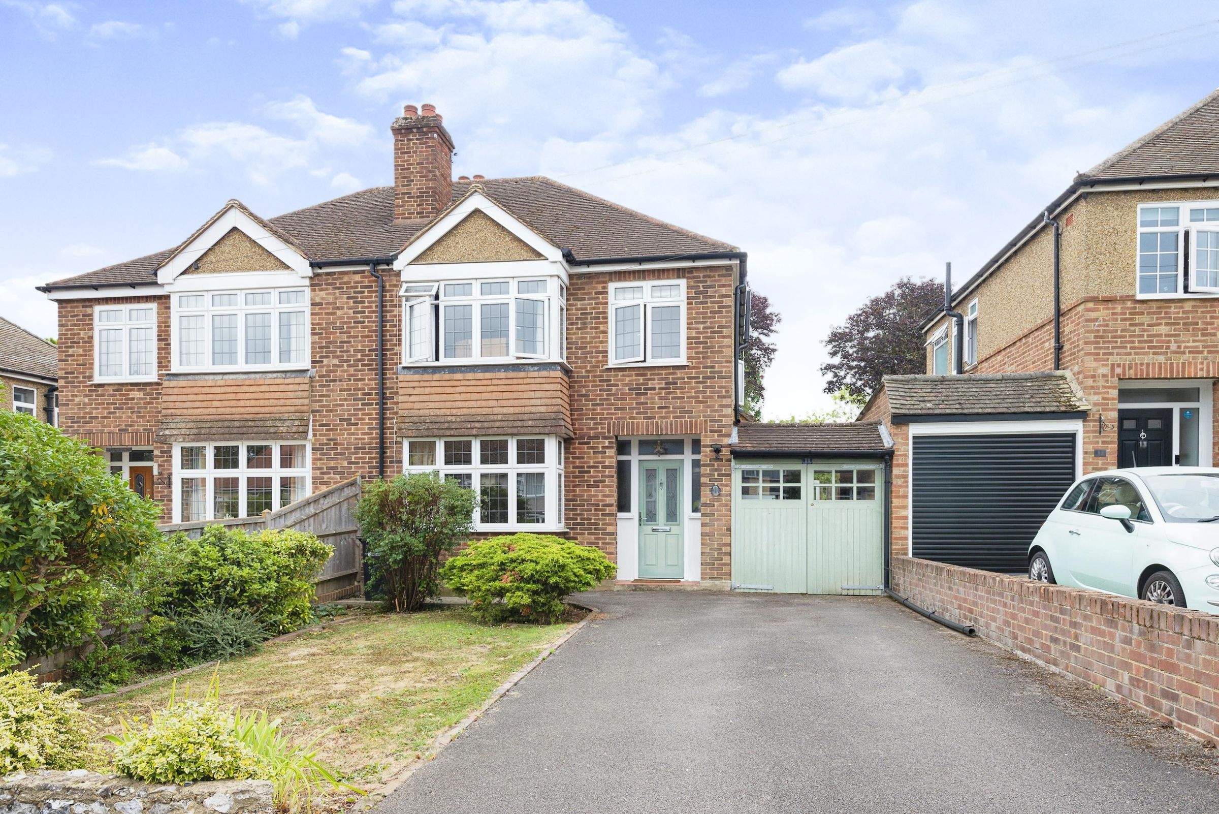 3 bed semidetached house for sale in Lodge Road, Fetcham, Leatherhead