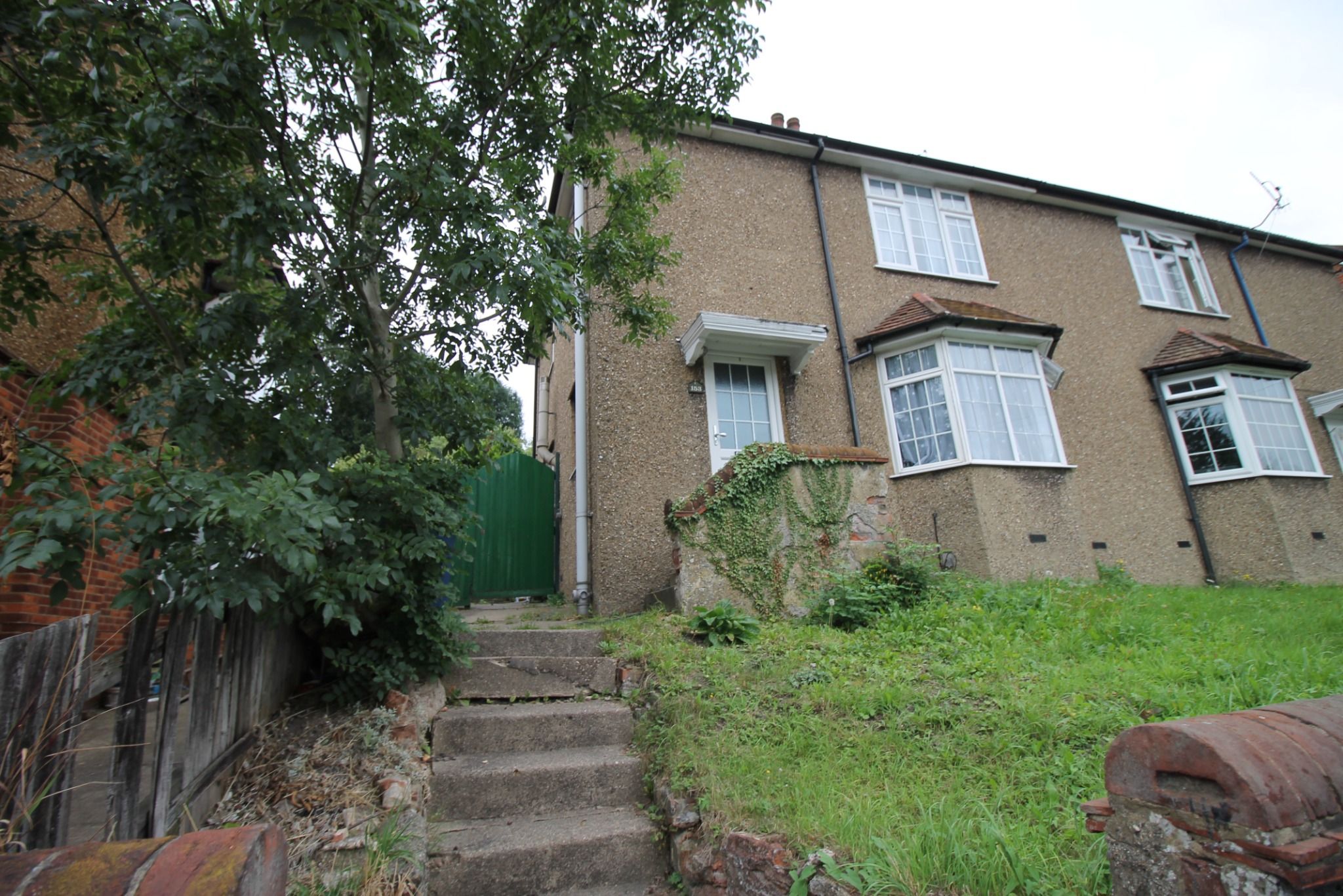 3 bed semidetached house for sale in Desborough Avenue, High