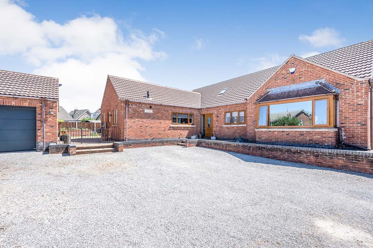 5 bed bungalow for sale in Mile End Avenue, Hatfield, Doncaster DN7