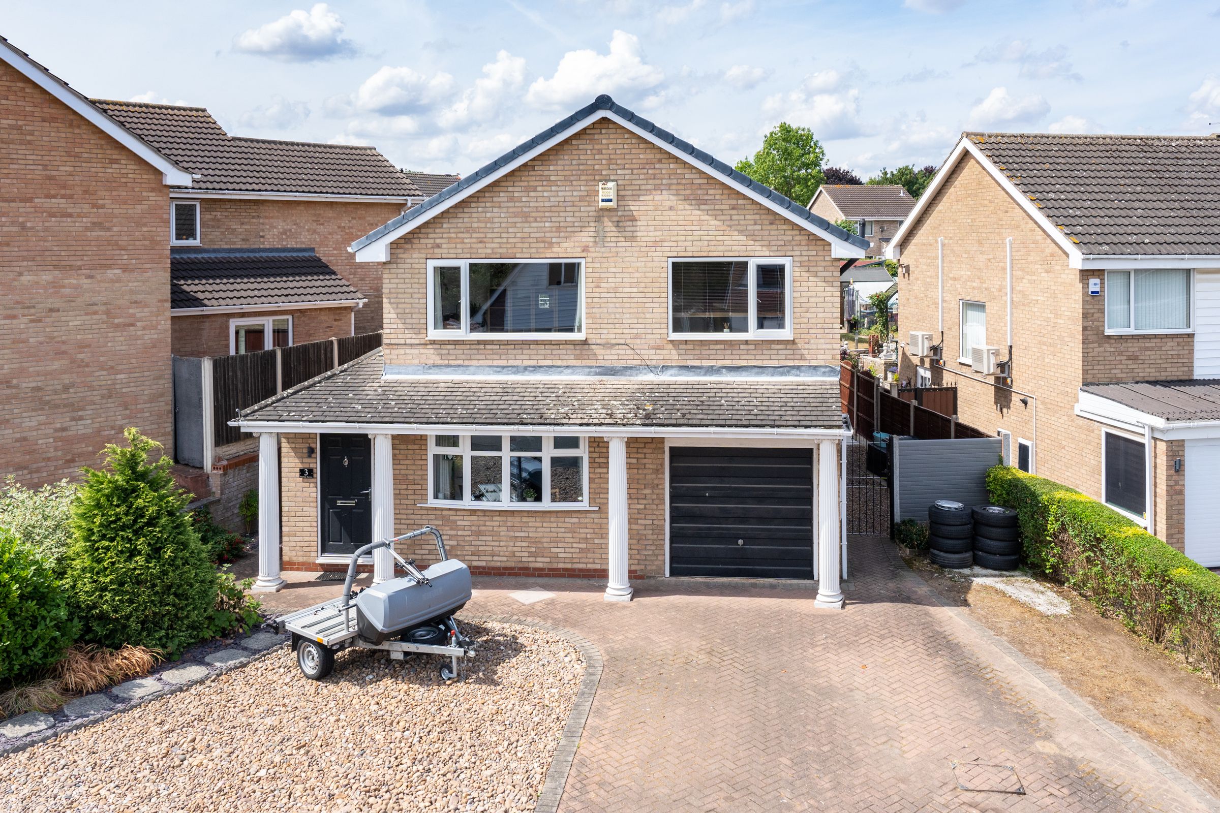 4 bed detached house for sale in Sharlston Gardens, Doncaster, South