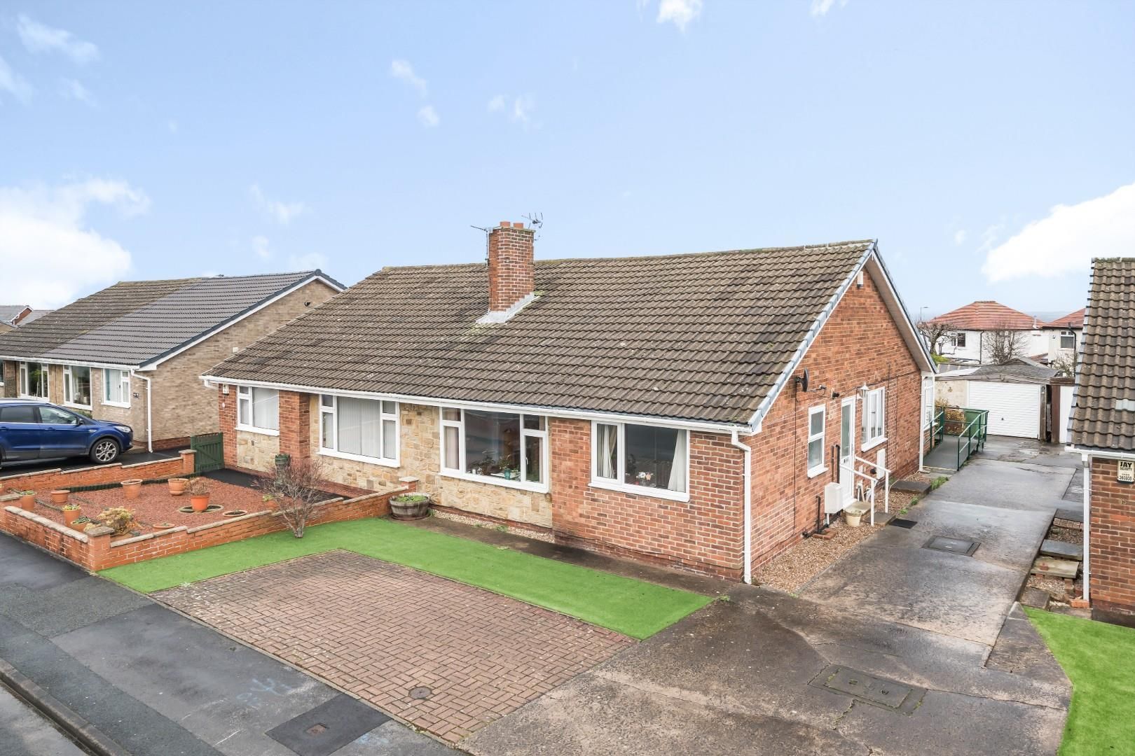 3 bed semidetached bungalow for sale in The Crescent, Netherton