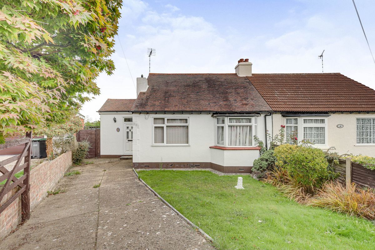 2 bed semidetached bungalow for sale in Eastwood Old Road, LeighOn